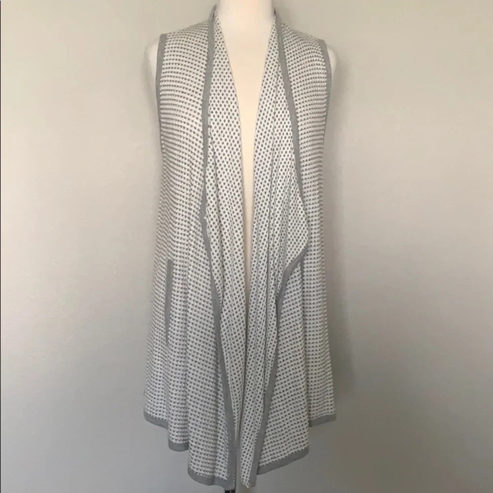 JODIFL grey & white flowy vest